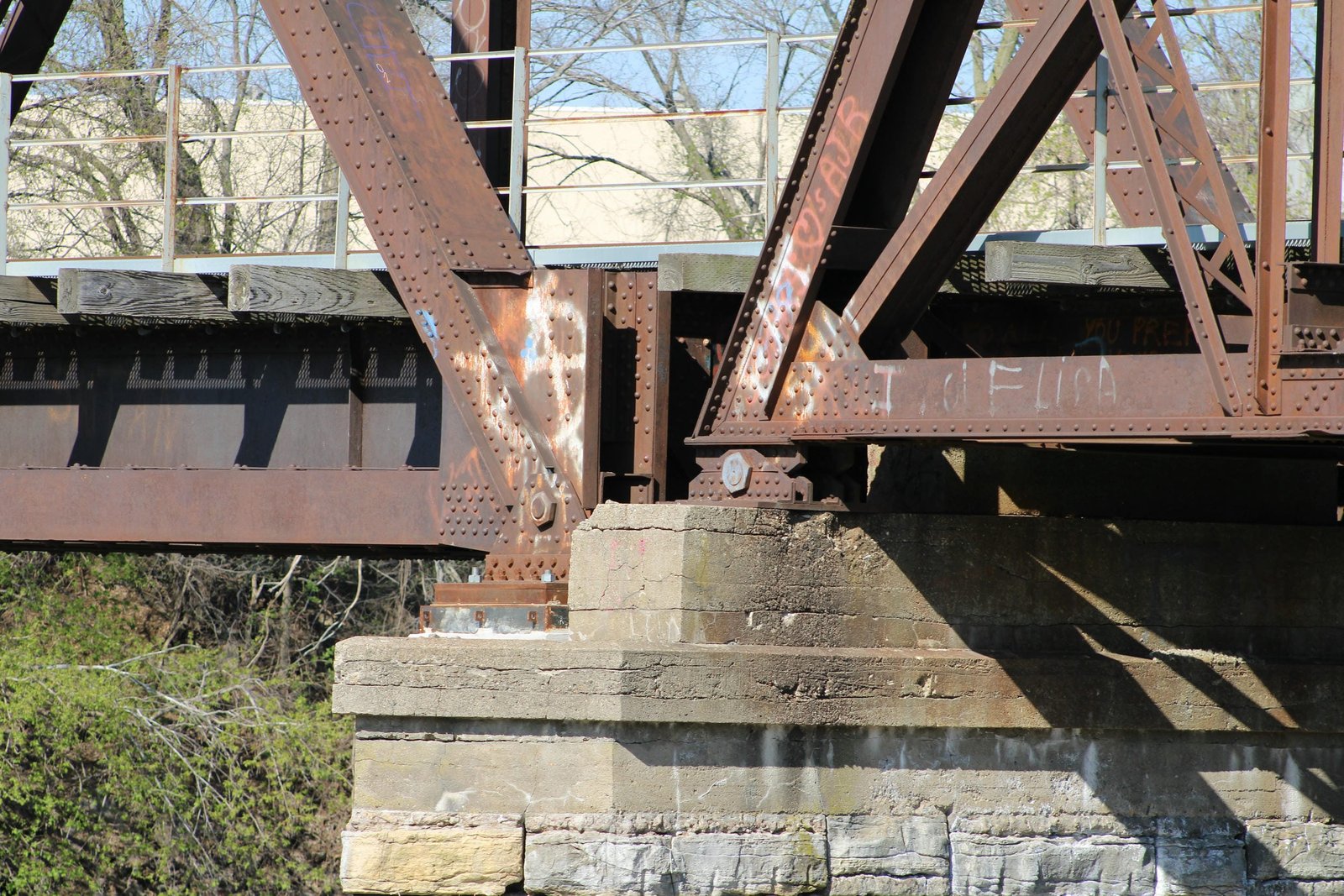 Lower angle connections